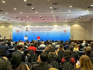 Cerimônia de Lançamento da Edição em Português do Livro "Superar a Pobreza" e Seminário sobre a Governança da China e do Brasil realizados no Rio de Janeiro