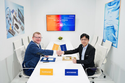 Left: Theo Brunner, Continental Automotive, Head of Electronic Purchasing;Right: Yun Sheng, NOVOSENSE Co-Founder and CTO