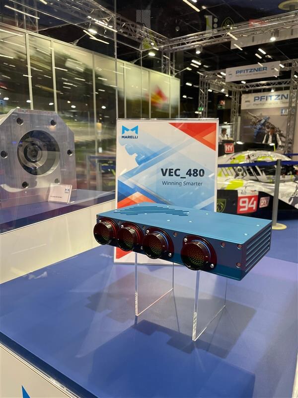 Marelli presenta VEC_480, su nueva unidad de control electrónico basada en IA para el control de motores y vehículos en aplicaciones de deportes de motor, en la Professional MotorSport World Expo de Colonia. Marelli presenta VEC_480, su nueva unidad de control electrónico basada en IA para el control de motores y vehículos en aplicaciones de deportes de motor, en la Professional MotorSport World Expo de Colonia.