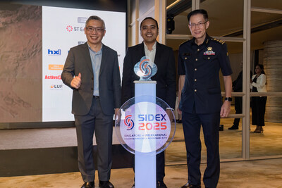 Lancement officiel de SIDEX 2025 : (de gauche à droite) M. Michael Chua, directeur général, COSEM; M. Zhulkarnain Abdul Rahim, président, Comité parlementaire du gouvernement pour les affaires intérieures et le droit; et M. Eric Yap, commissaire, Force de défense civile de Singapour