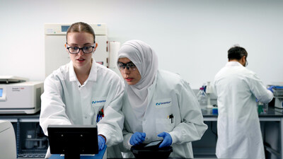 The Bridgewater Innovation Center features expansive collaboration spaces where scientists, biologists and bioengineers work side by side with biopharma manufacturers, drawing on advanced Avantor products, real-time analytical data and process knowledge to optimize processes and materials in a co-development environment that saves crucial time and resources.