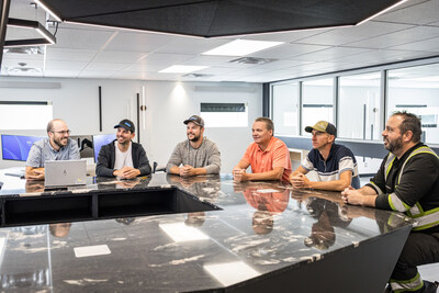 L’actualisation de la formation est nécessaire dans le secteur minier notamment lors de l’implantation d’une salle de contrôle. (Photographie Mathieu Dupuis\Mines Agnico Eagle Limitée) (Groupe CNW/Institut national des mines)