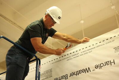 Zach Thomas, a member of the Pro Football Hall of Fame, volunteered his time to help with the construction of a Habitat for Humanity home for a deserving south Florida family in partnership with James Hardie.