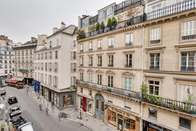 This meticulously renovated apartment on the 3rd floor of a charming mid-19th century building overlooks the 7th arrondissement, a neighborhood with boutique shops and cozy cafes.