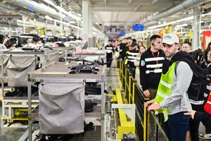 JETOUR Organizó la Primera Visita de Representantes de Medios y Usuarios Globales a la Fábrica Inteligente de Fuzhou