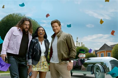 In "Friendship Pays," Momoa aka "Momoney," Palmer aka "Keke GoGo," and Pratt aka "Extra Chrispy celebrate the highly social, exhilarating experience of playing the chart-topping sensation with friends.