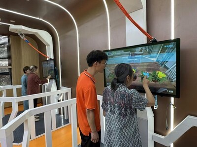 Perennial Alzheimer's Care Village Xi'an - Virtual Reality Somatosensory Training (PRNewsfoto/Perennial Holdings Private Limited)