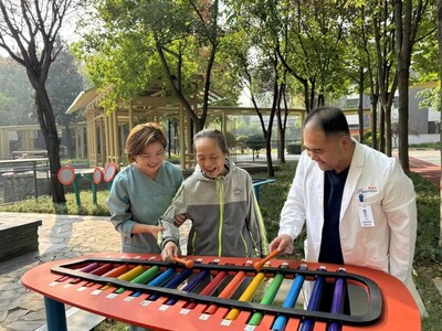 Perennial Alzheimer's Care Village Xi'an - Music Therapy (PRNewsfoto/Perennial Holdings Private Limited)