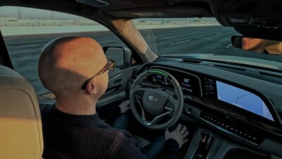 A driver engages Super Cruise in GM’s record-breaking hands-free caravan across the Bay Bridge linking San Francisco and Oakland, the largest of its kind in history. The caravan featured GM’s 20 Super Cruise-enabled models.