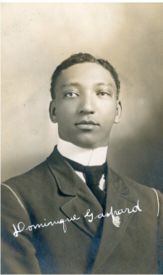 Photo de finissant de Dominique Francois Gaspard au Séminaire de Saint-Hyacinthe, vers 1911 © Centre d’histoire de Saint-Hyacinthe / Fonds CH001 Séminaire de Saint-Hyacinthe (Groupe CNW/Parcs Canada (HQ))