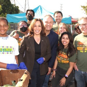 20,000 People Touched: One of USA's Largest Thanksgiving Volunteer Events - BIG SUNDAY's 13th Annual Thanksgiving STUFFING Event - Over 2,000 Volunteers From Every Walk of Life Uniting to Help Thousands This Holiday Season on Wednesday, November 27, 2024, 9 AM - 12 PM at Radford Studio Center in Los Angeles; Many Recipients Will Themselves Volunteer to Give as Well as Receive. It's a Festival of Gratitude!