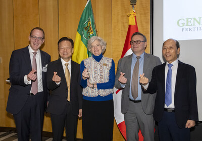 Leaders from Genesis Fertilizers, PwC Canada, and DL E&C celebrate the signing of the FEED agreement, joined by Canadian Ambassador Tamara Mawhinney, marking a milestone in advancing sustainable agricultural innovation. (CNW Group/Genesis Fertilizers LP)