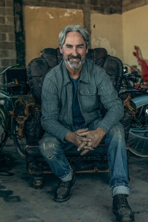 "Almost World Famous" Christmas Parade in Leiper's Fork, Tennessee Welcomes American Picker Mike Wolfe as Grand Marshal