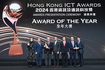 The Financial Secretary, Mr Paul Chan, attends the Awards Presentation Ceremony and Dinner of the Hong Kong ICT Awards 2024 yesterday (November 22). Photo shows Mr Chan (centre), the Chairman of the Grand Judging Panel of the Hong Kong ICT Awards 2024 and President of Lingnan University, Professor Joe Qin (third right), and awardees at the ceremony.