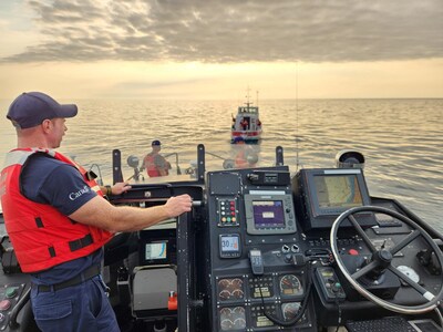 Canadian Coast Guard Goderich crew aboard CCGS Cape Discovery, conducting towing training on Lake Huron. (CNW Group/Canadian Coast Guard)