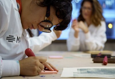 MAC - Gift Experience 1 - Creative Workshop for Adults - Photo : Guillaume Lévesque-Caron (CNW Group/Musée d'art contemporain de Montréal) MAC - Gift Experience 1 - Creative Workshop for Adults - Photo : Guillaume Lévesque-Caron (CNW Group/Musée d'art contemporain de Montréal)