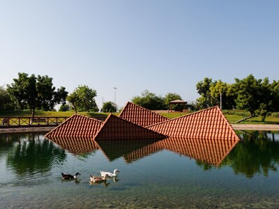 PAAD Biennial 24 Seema Nusrat – Floating Fragments, Public Art Abu Dhabi Biennial 2024 – 2025, © Lance Gerber