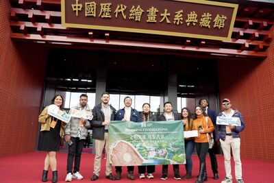 International influencers take a group photo at the Liangzhu Museum of A Comprehensive Collection of Ancient Chinese Paintings. [Photo/chinadaily.com.cn]