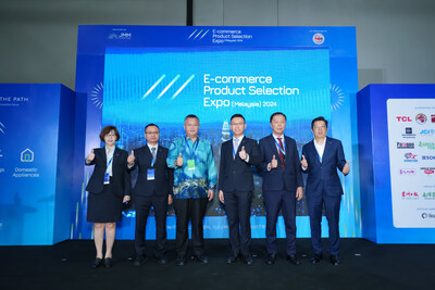 2024 Malaysia E-Commerce Product Selection Targets RM60 Million in Deals 
(From left to right: Im Yoke Foon, CEO of JMM Holding; Ellison Yang Yi Ming, Founder of JMM Holding; YB Tuan Ng Chin Tsai, Member of the Negeri Sembilan State Legislative Assembly for Temiang; Albert Chan Yunn Horng, Managing Director of JMM Holding; Dato' Tang Zhi Nian, President of the Malaysia Guangdong Chamber of Commerce; Ooi Yih Shann, Non-executive Director of JMM Holding)