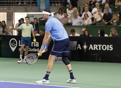 Juan Martín Del Potro sporting Aleph's logo in his match against Novak Djokovic