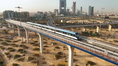 A train on Line 1 of the Riyadh Metro south of King Abdullah Financial District station. Courtesy of Bechtel.