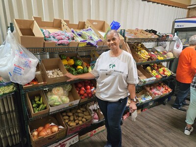 Admissions Advisor Angela Lockhart volunteers during Rasmussen University's annual Rasmussen Gives Back service week.