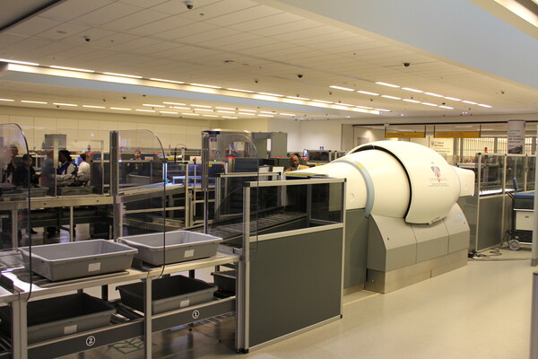CT X-ray technology at YYC (CNW Group/Canadian Air Transport Security Authority (CATSA)) CT X-ray technology at YYC (CNW Group/Canadian Air Transport Security Authority (CATSA))