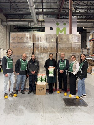 Cascades makes a donation valued at $33,000 to the Media Food Drive (CNW Group/Cascades Canada ULC.)