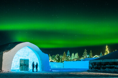 Photo: Asaf Kliger/ICEHOTEL. Northern lights, Sweden