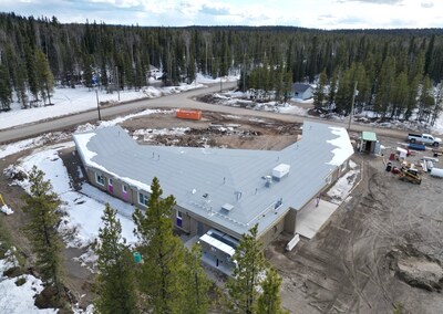 Second aerial view of the newly completed nine-unit Elders Complex for Liard First Nation in Watson Lake. Courtesy of Kobayashi + Zedda Architects. (CNW Group/Indigenous Services Canada)