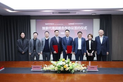 LONGi and Raystech leaders at the signing ceremony in Xi’an.