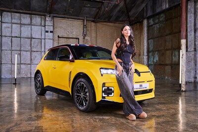 Sinéad Harnett uses the new Renault 5 E-Tech to re-record her track, Thinking Less