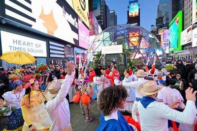 Dominican Republic's Grand Glass Dome in NYC’s Times Square (PRNewsfoto/Dominican Republic Ministry of Tourism)