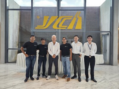 Dr. Robert Yap, Executive Chairman of YCH Group (third from left), with the team from MakeIt and SC Angels