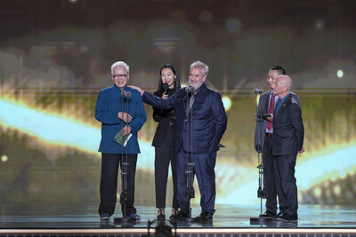 Luc Besson (center) gives out the award for Best Picture at the Golden Coconut Award ceremony in Sanya, Hainan, on December 10. (PRNewsfoto/Hainan International Media Center (HIMC))