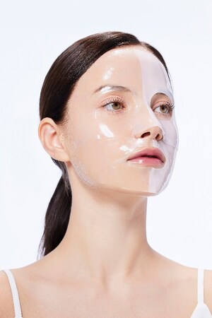 COSRX Unveils The New Advanced Snail Mucin Glass Glow Hydrogel Mask