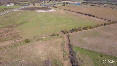 One of the key features of Agave Ranch will be its multiple ponds, trails and parks within the community, making it an ideal home for families who enjoy an active, outdoor lifestyle. (CNW Group/Mattamy Homes Limited)