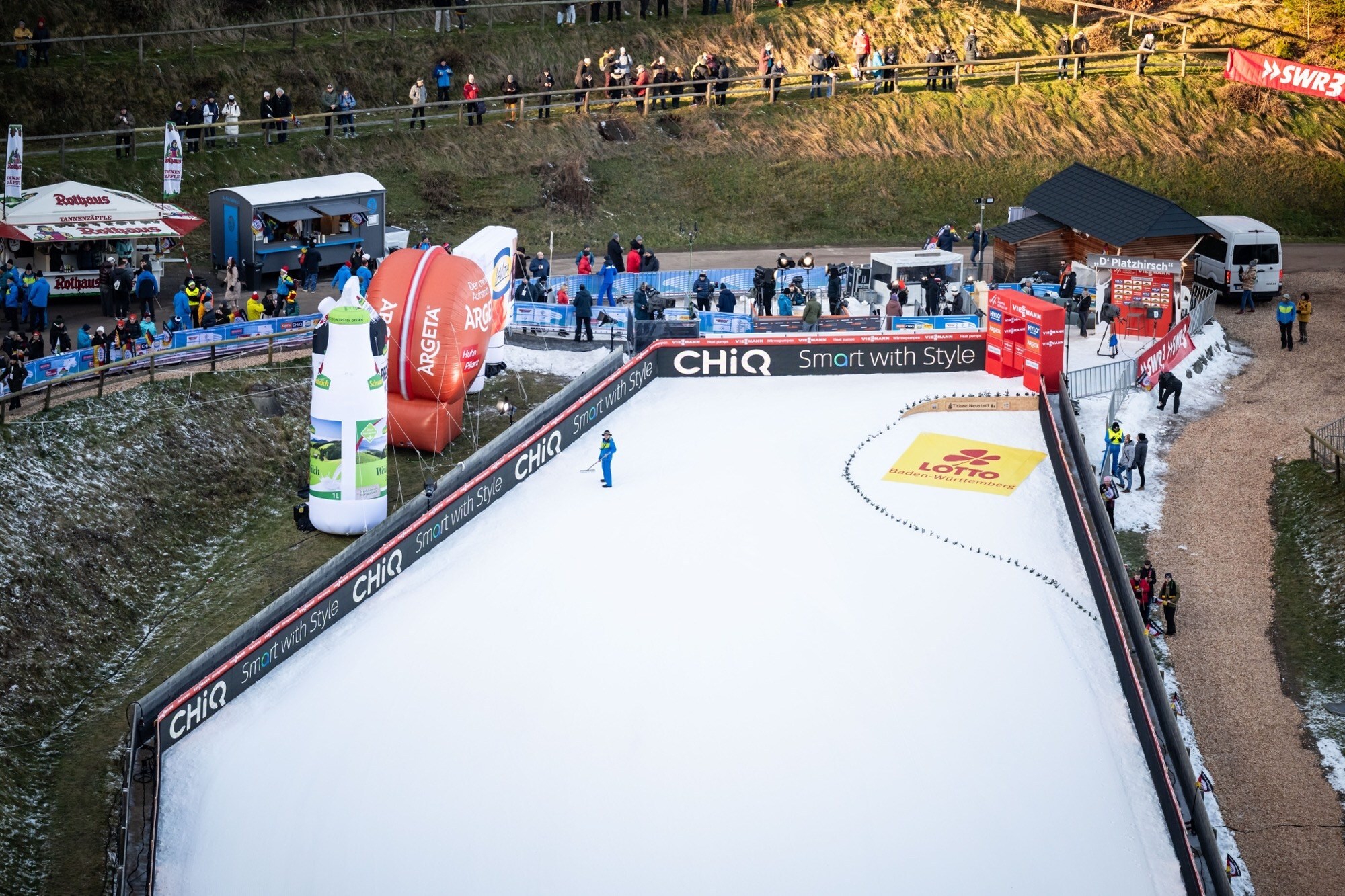 CHiQ et le champion olympique Andreas Wellinger s'associent pour conquérir les pistes de la Coupe du monde de saut à ski FIS