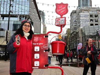 Christmas Kettle (CNW Group/The Salvation Army British Columbia Division)