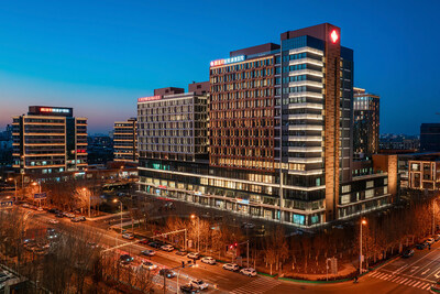 Perennial General Hospital Tianjin (within PIHBC’s Medical Cluster) (Night Shot) (PRNewsfoto/Perennial Holdings Private Limited)