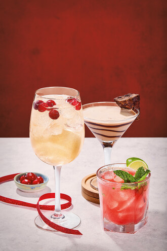 Cheers to the season with Red Lobster’s festive sips – Snowglobe Sangria, Ruby Mule and Mocha Espresso.