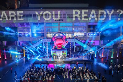 The opening ceremony of the ‘Bangkok Illumination Festival 2024’ at Nimibutr Stadium featured the vibrant “DJ Deng” light installation, transforming the venue into a dynamic dance hotspot.