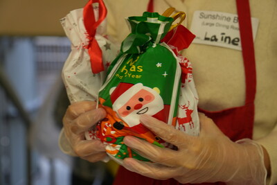 Christmas Sunshine Gift Bag (CNW Group/The Salvation Army British Columbia Division)