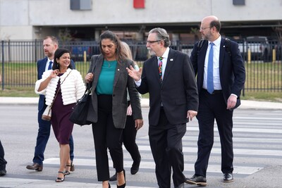 FTA Deputy Administrator Veronica Vanterpool and VIA Metropolitan Transit President/CEO Jeffrey C. Arndt, and FTA and VIA staff, walk across San Pedro Avenue to the VIA Metro Center for Wednesday’s milestone event in which the two agencies signed a $268 million full funding agreement for the VIA Rapid Green Line.