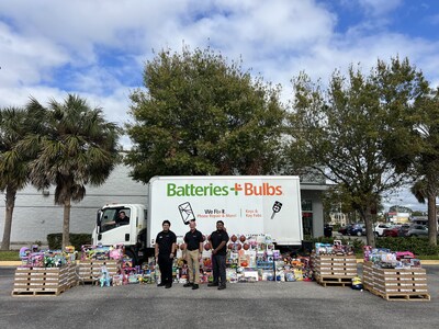 Batteries Plus Franchise Owner Rich Epps rallied his Bradenton, FL community to collect batteries to power toys donated to the Toys for Tots organization. For more on Batteries Plus, visit: www.batteriesplus.com.