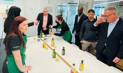 The Grand Opening of Hain Celestial's new Innovation Experience Center featured a ribbon-cutting ceremony and six sensory-focused product demonstrations where attendees experienced the latest innovations from leading brands, including Spectrum® meal prep oils.