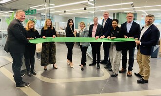 L’ouverture officielle du nouveau Innovation Experience Center de Hain Celestial a donné lieu à une cérémonie d’inauguration et à six démonstrations de produits axées sur une expérience sensorielle durant lesquelles les participants ont pu découvrir les dernières innovations de marques de premier plan, dont le thé Celestial Seasonings®. (PRNewsfoto/The Hain Celestial Group)