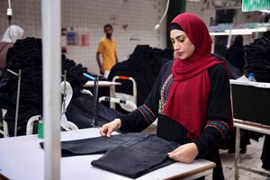 Empoderar a las mujeres en el sector de la confección: RISE alcanza los 400 000 en derechos de los trabajadores y habilidades para la vida