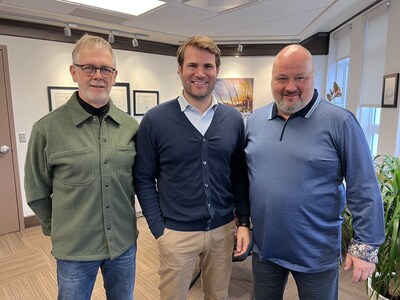 Antoine Tardif, maire de Victoriaville, accompagné de Claude Charland et Guy Désilets, coprésidents. (Groupe CNW/Ville de Victoriaville)