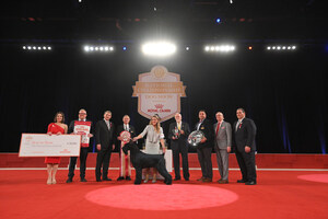 GIANT SCHNAUZER "MONTY" WINS BEST IN SHOW AT 24th AKC® NATIONAL CHAMPIONSHIP PRESENTED BY ROYAL CANIN